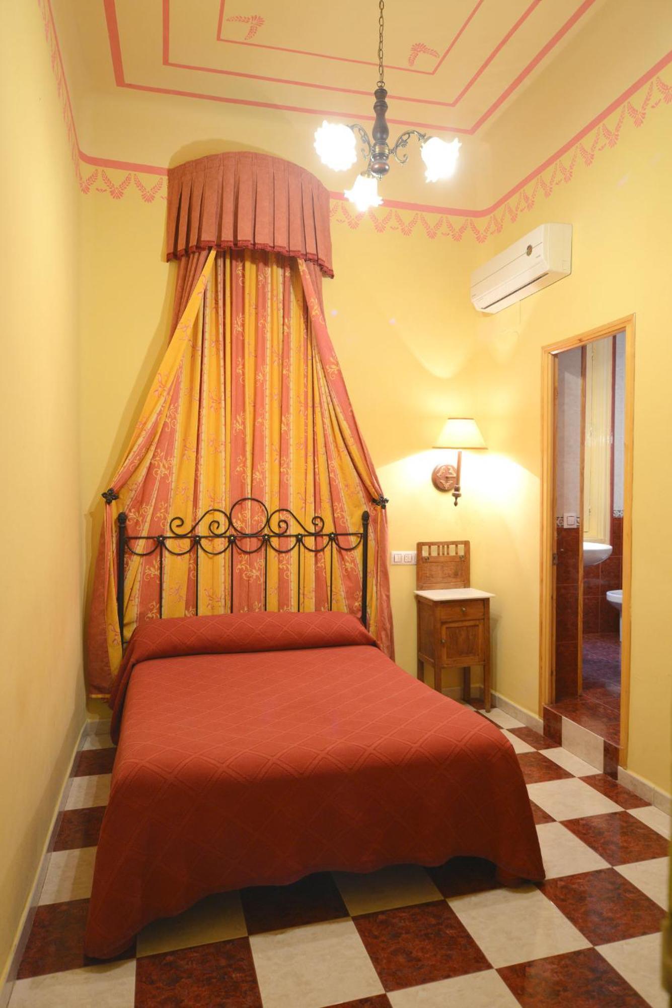 Hostal Horizonte Madrid "Check-In On-Line Recepcion 14H-23H" Exterior photo